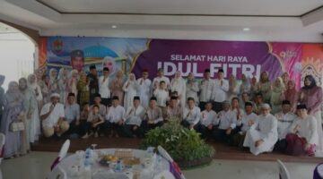 Bupati Sholat Idul Fitri di Masjid Agung Darussalam dan Gelar Open House