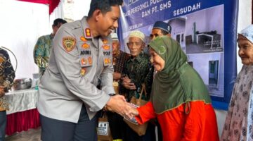 Kolaborasi Bersama PT SMS, Polres Musi Rawas Serahkan Kunci Bedah Rumah